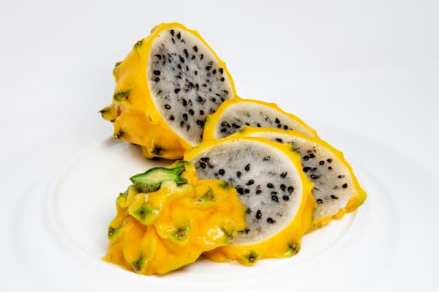 How to cut yellow dragon fruit into slices